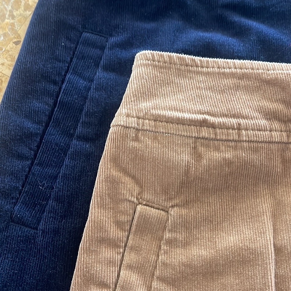 Navy or Tan stretch corduroy skirt. 2 front & 2 back pockets. Rear zipper. NWT